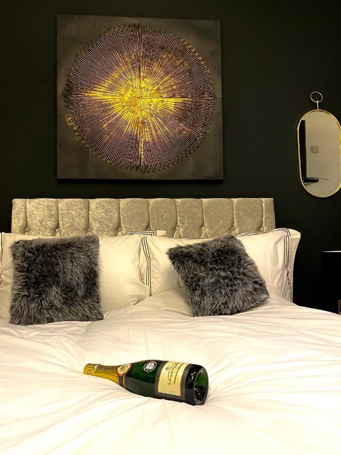 Duke And Duchess Apartments And Rooms - Private In Room Hot Tub Suites Лондон Екстер'єр фото