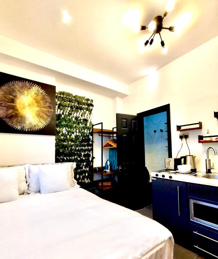 Duke And Duchess Apartments And Rooms - Private In Room Hot Tub Suites Лондон Екстер'єр фото