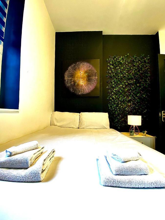 Duke And Duchess Apartments And Rooms - Private In Room Hot Tub Suites Лондон Екстер'єр фото