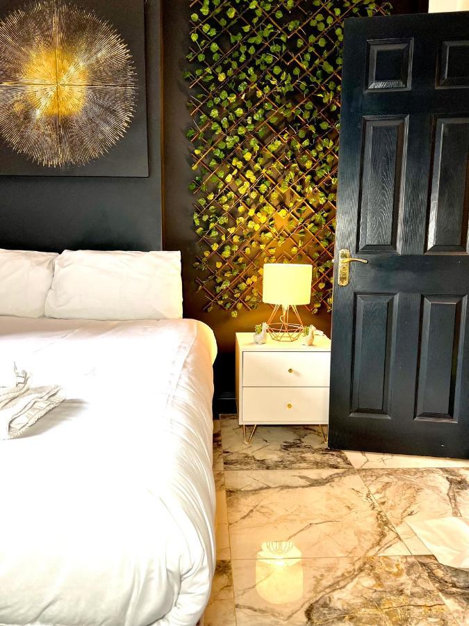 Duke And Duchess Apartments And Rooms - Private In Room Hot Tub Suites Лондон Екстер'єр фото