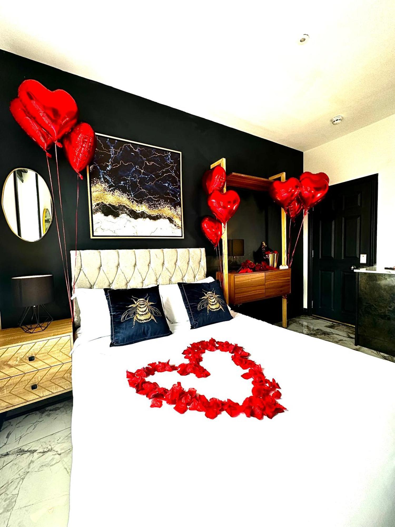 Duke And Duchess Apartments And Rooms - Private In Room Hot Tub Suites Лондон Екстер'єр фото