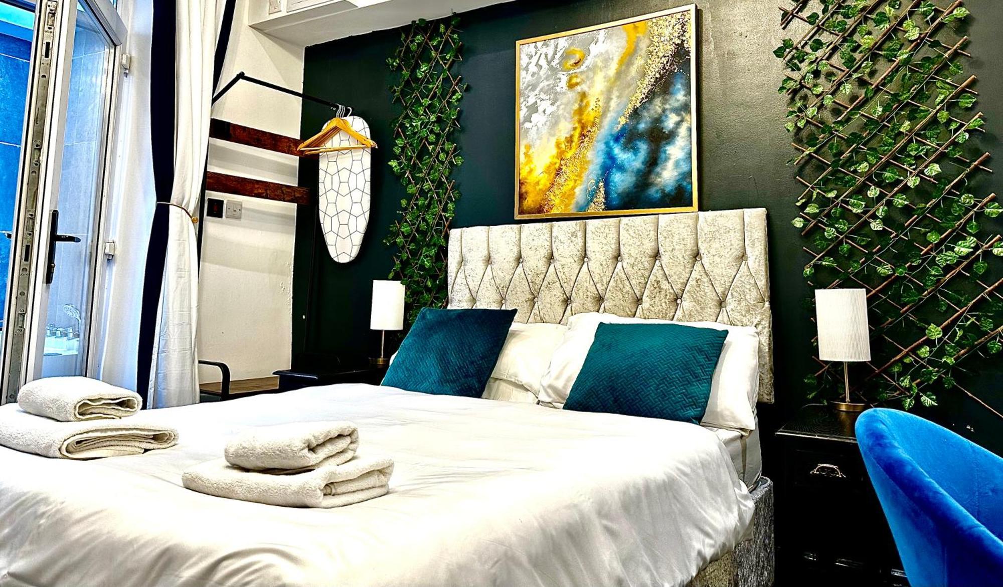 Duke And Duchess Apartments And Rooms - Private In Room Hot Tub Suites Лондон Екстер'єр фото