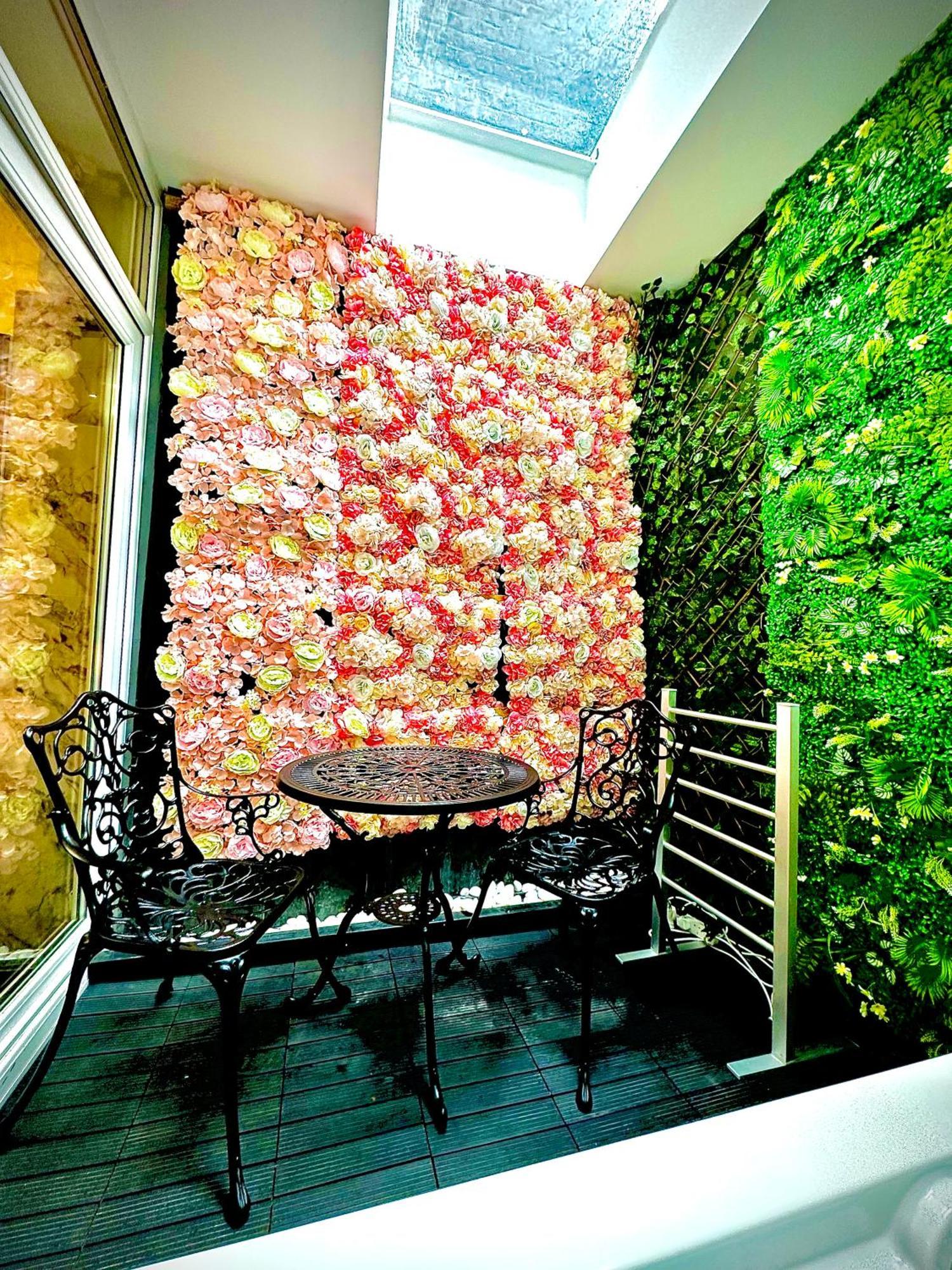 Duke And Duchess Apartments And Rooms - Private In Room Hot Tub Suites Лондон Екстер'єр фото