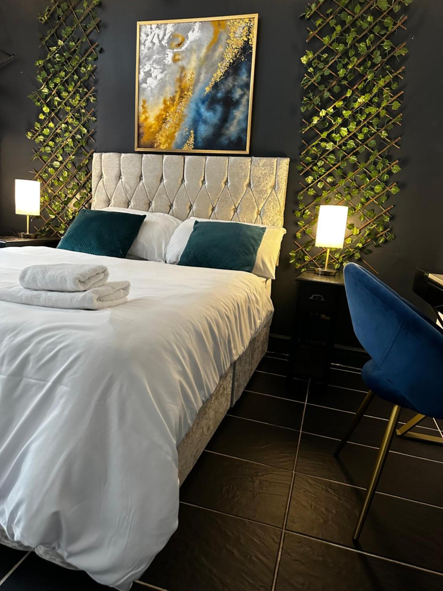 Duke And Duchess Apartments And Rooms - Private In Room Hot Tub Suites Лондон Екстер'єр фото