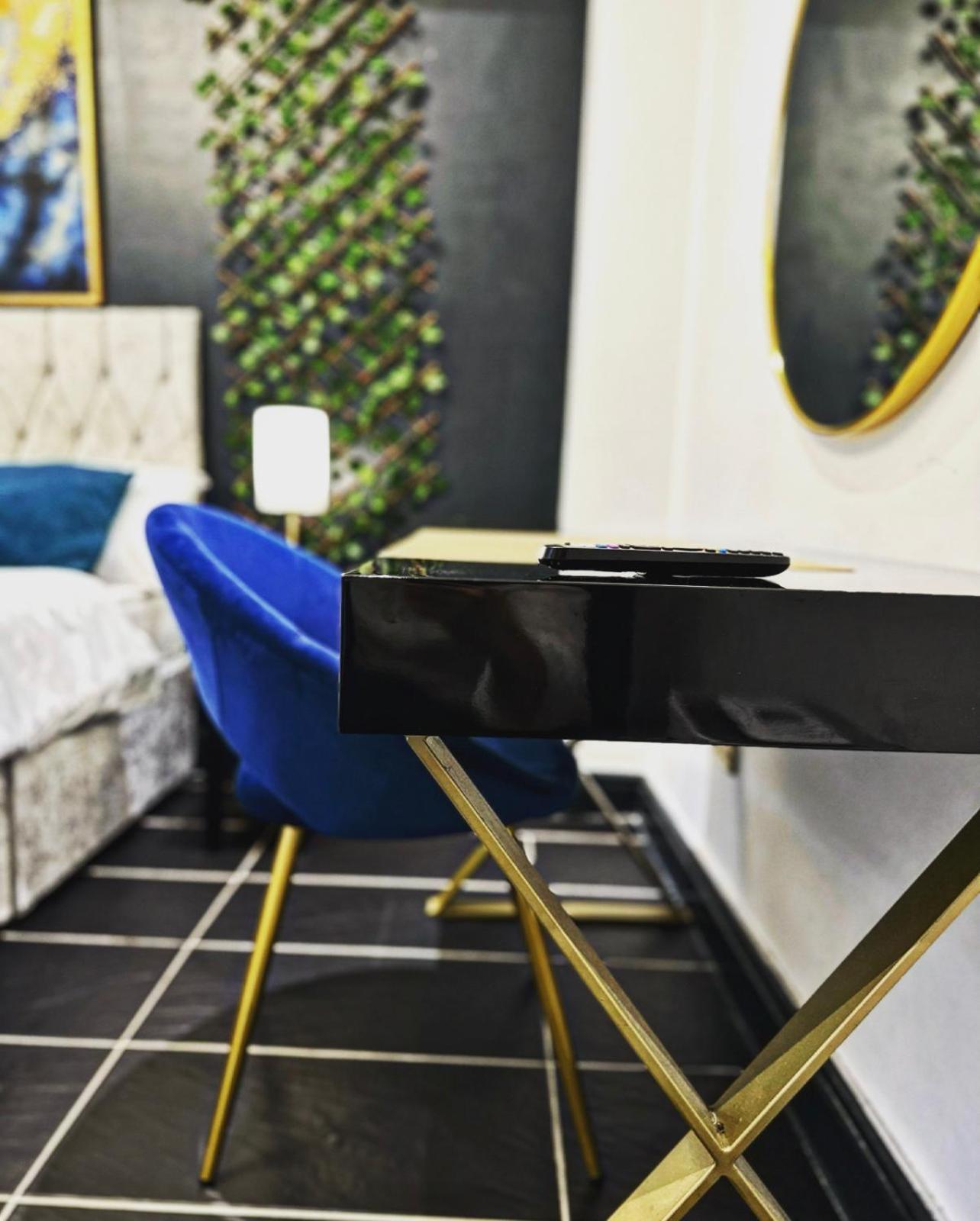 Duke And Duchess Apartments And Rooms - Private In Room Hot Tub Suites Лондон Екстер'єр фото