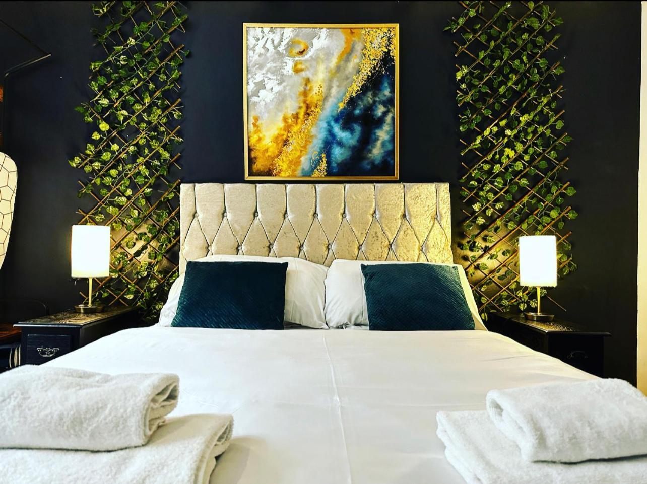 Duke And Duchess Apartments And Rooms - Private In Room Hot Tub Suites Лондон Екстер'єр фото