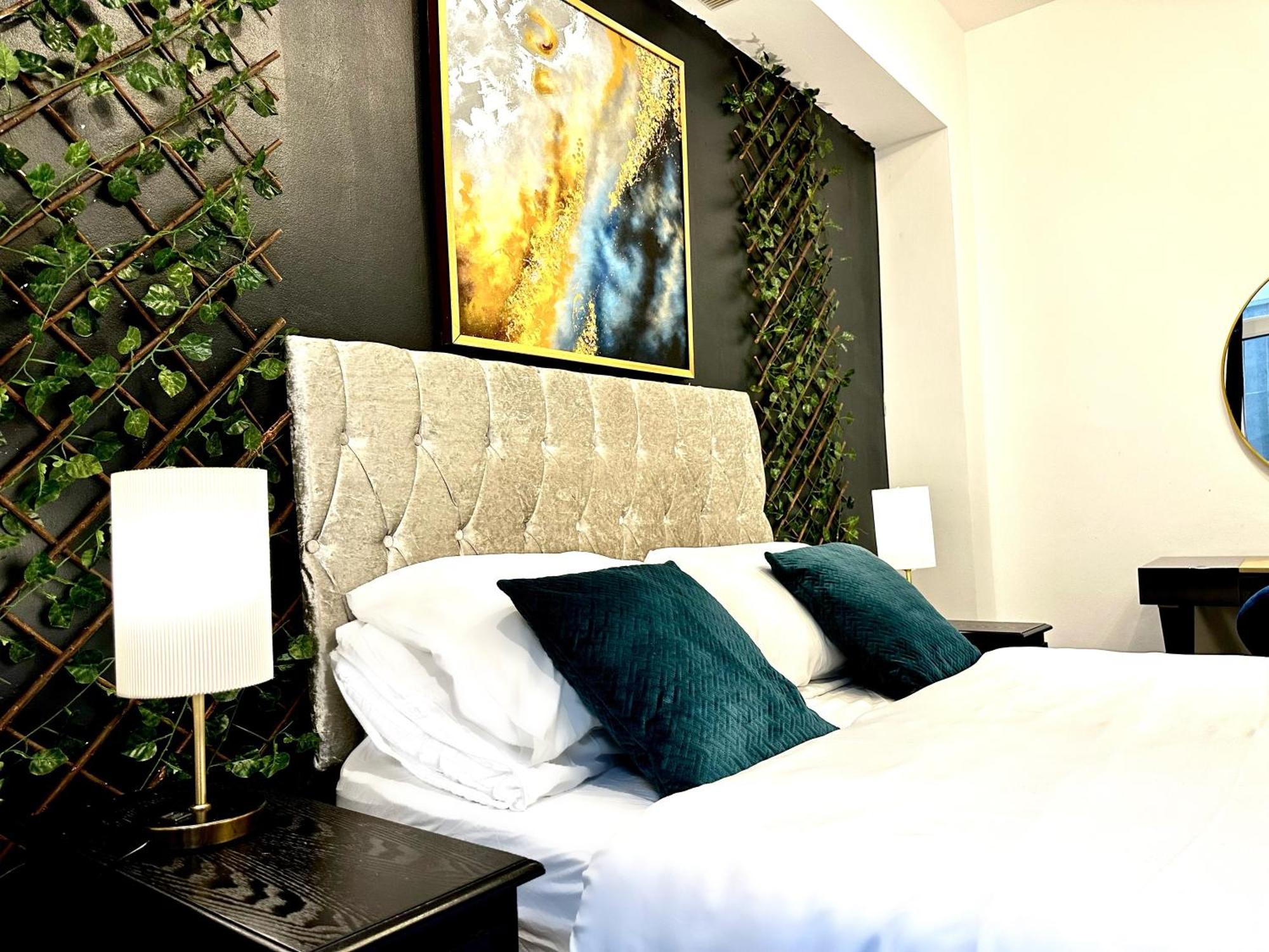 Duke And Duchess Apartments And Rooms - Private In Room Hot Tub Suites Лондон Екстер'єр фото