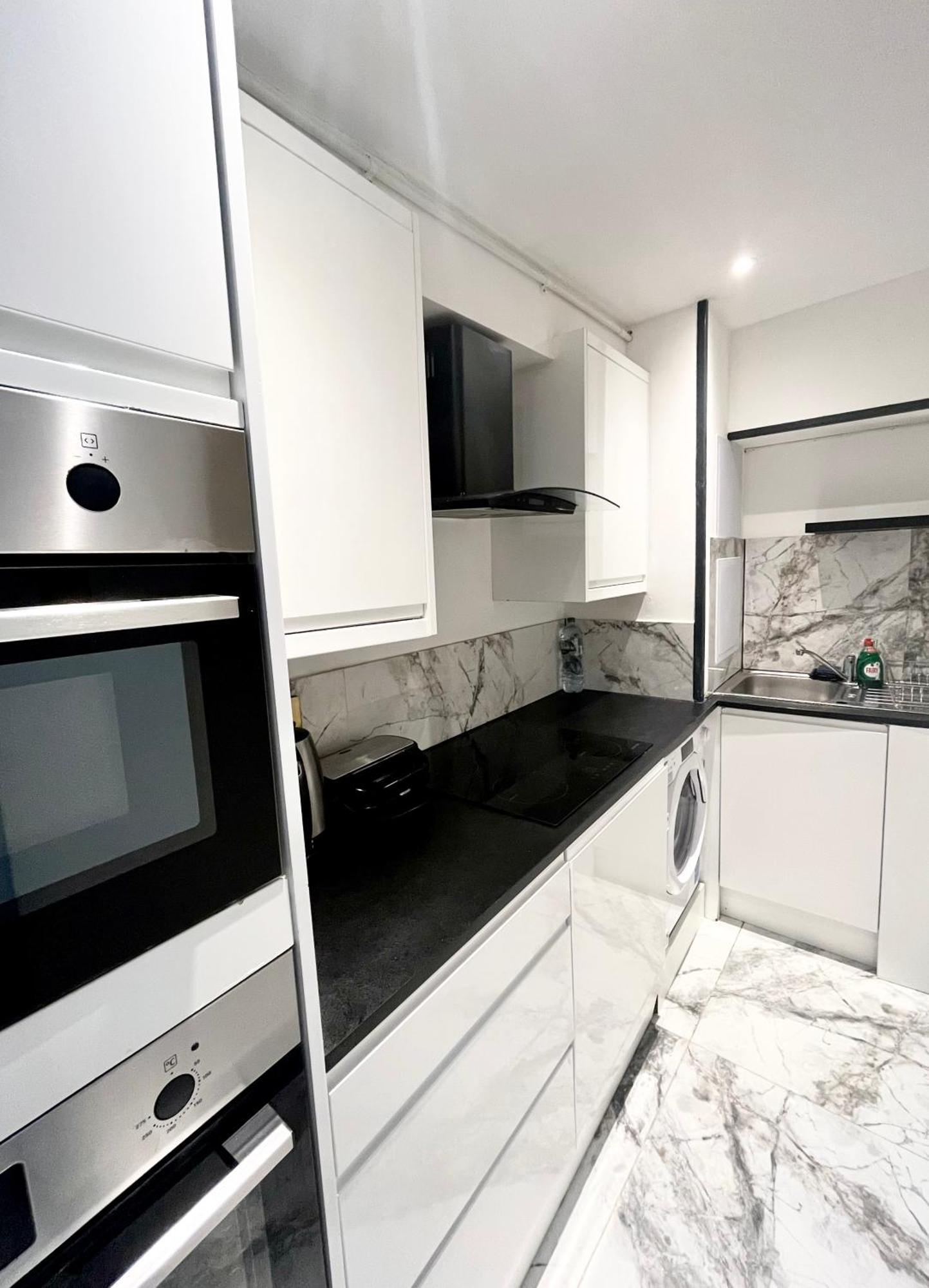 Duke And Duchess Apartments And Rooms - Private In Room Hot Tub Suites Лондон Екстер'єр фото